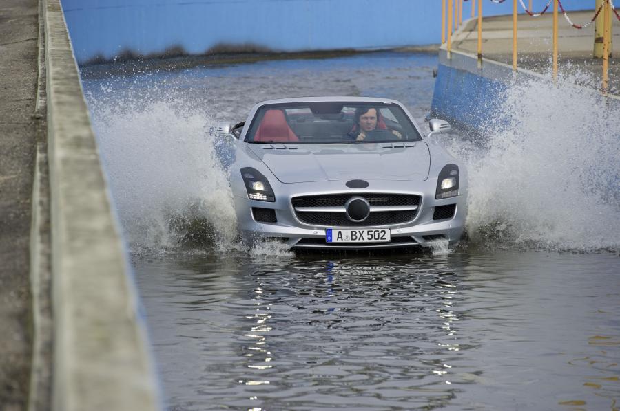 Mercedes-Benz SLS AMG Roadster 2011 года  (фото 136 из 183)
